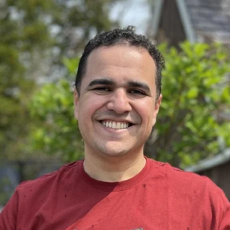 Hebert Porto, smiling, outdoors